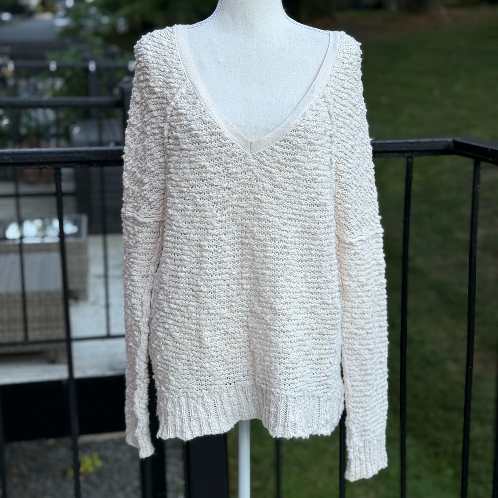 Free People Cozy Cream V-Neck Sweater Size Small